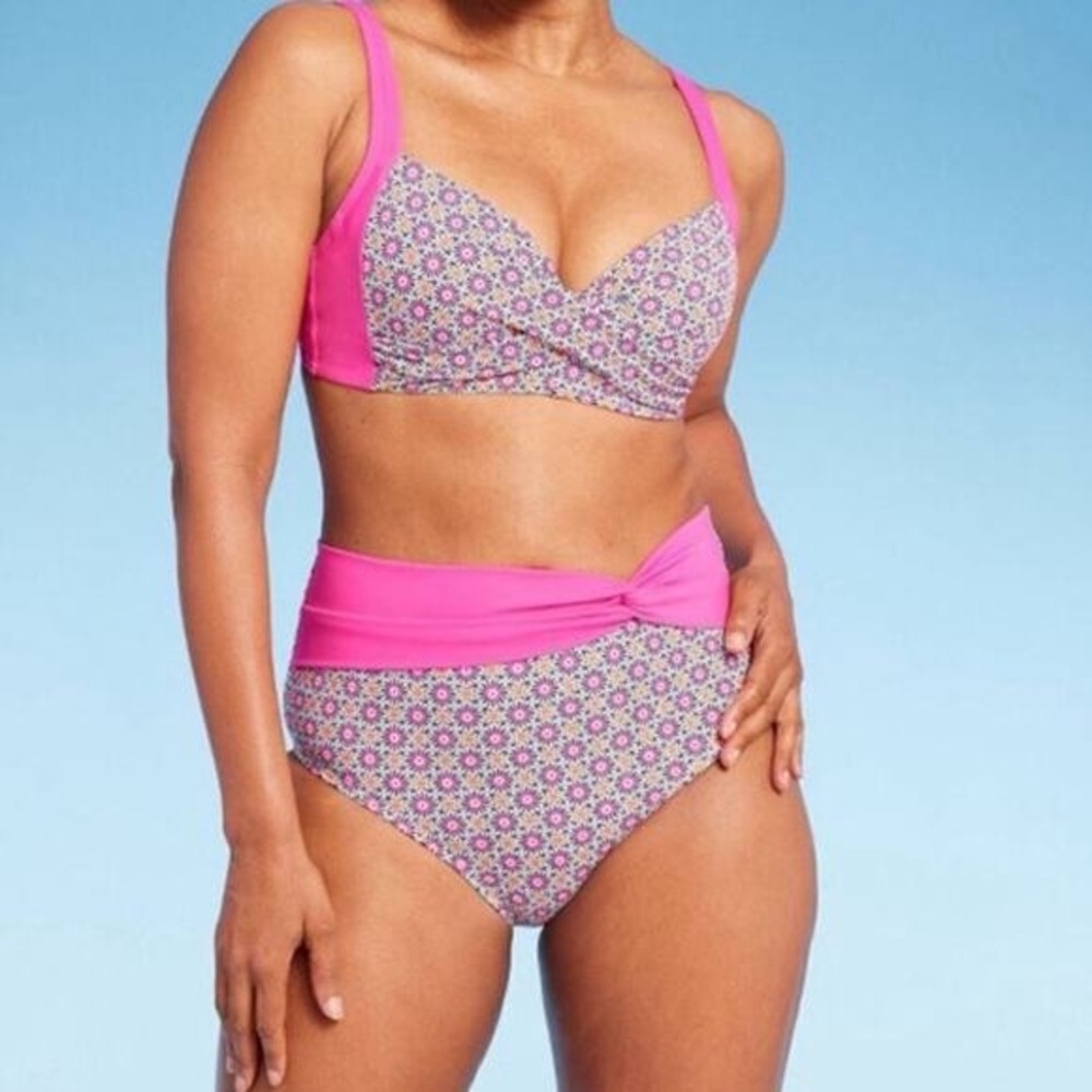 Lands' End Women's UPF 50 Full Coverage High Waist Twist-Front Bikini - Picture 1 of 5